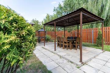 VIP коттедж трехкомнатный с  собственной закрытой территорией, беседкой и зоной барбекю в Гостевом доме Усадьба Фамилия